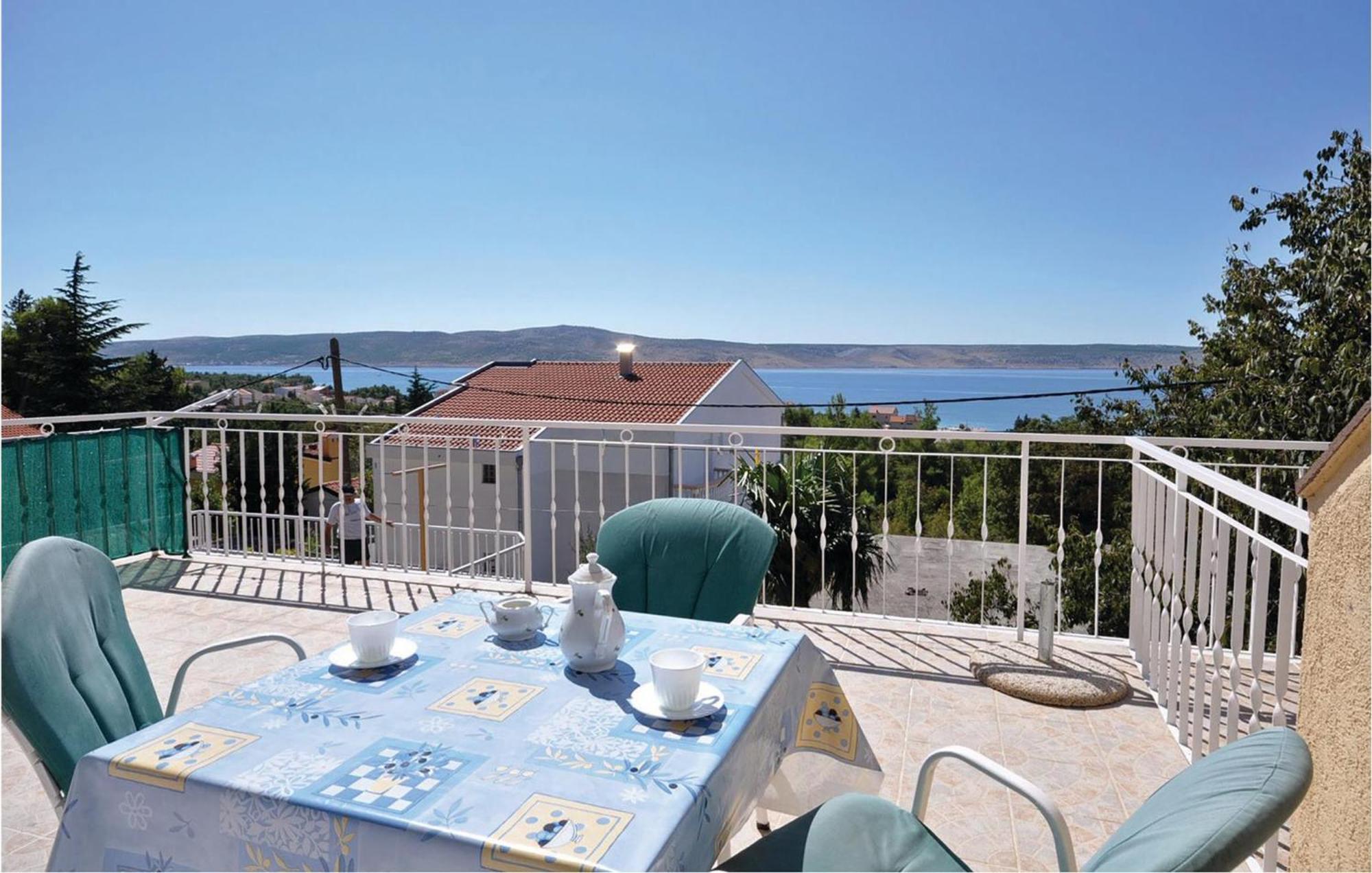 2 Bedroom Lovely Apartment In Starigrad Paklenica Exterior foto