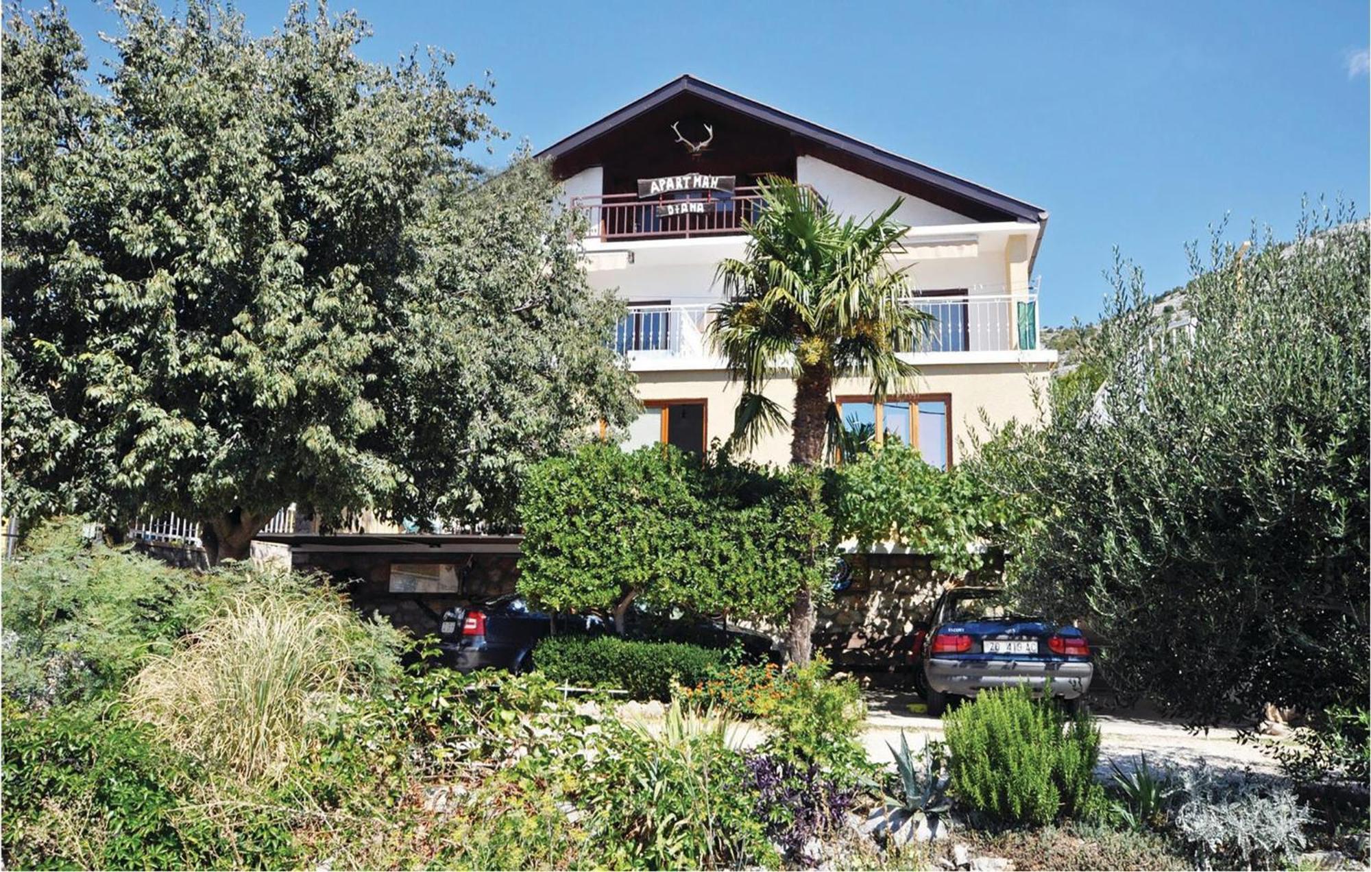 2 Bedroom Lovely Apartment In Starigrad Paklenica Exterior foto